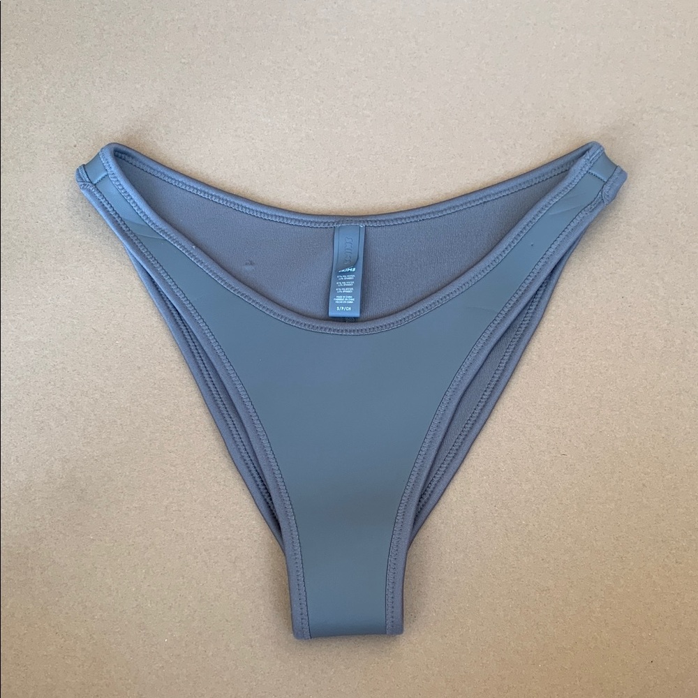 Skims bikini bottom